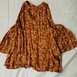 Arizona Jean Bell sleeve top with flower print